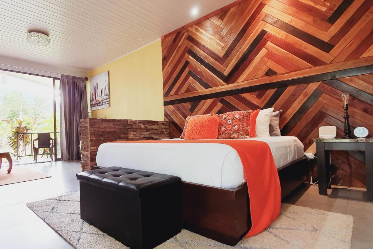 Yellow Tree Suites La Fortuna Extérieur photo